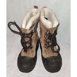 COLUMBIA Kid's Size 2 boot.  NORTH POLAR TOO.  Free red clay.